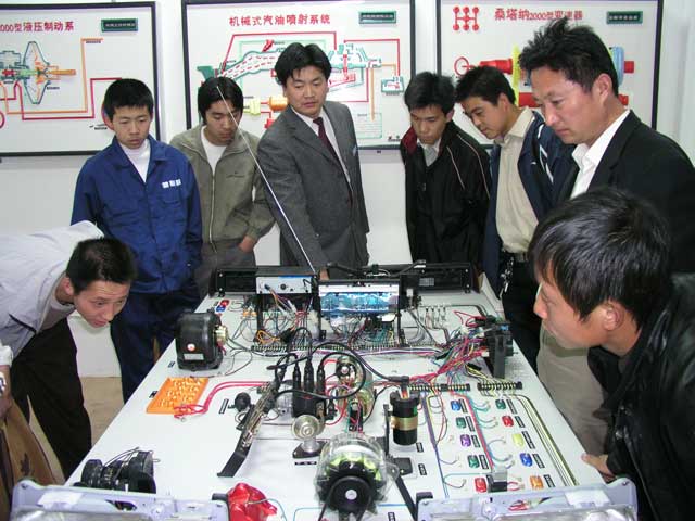 汽車電路實(shí)習(xí)臺(tái)